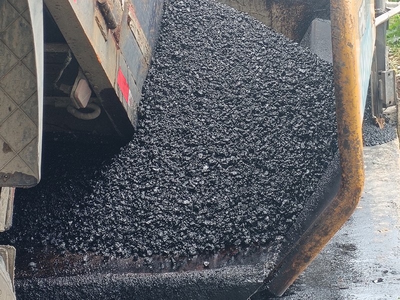 四好農村公路漕河鎮糧所路瀝青攤鋪項目